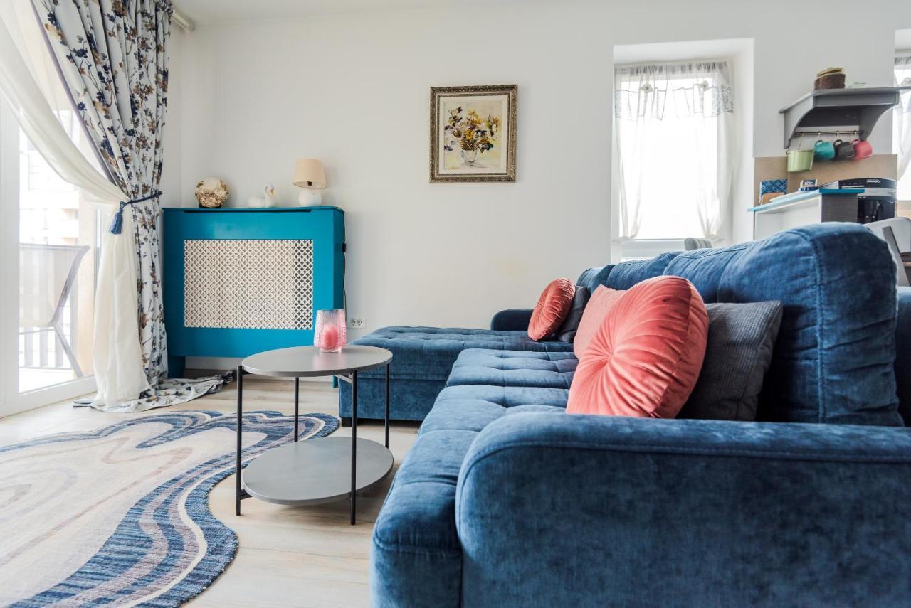 Apartamento Lovely Chic Studio, On A Beautiful Promenade Braşov Exterior foto