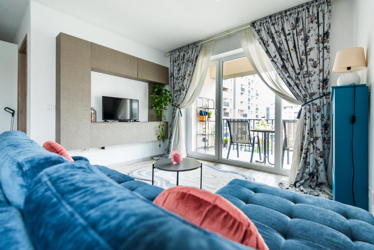 Apartamento Lovely Chic Studio, On A Beautiful Promenade Braşov Exterior foto