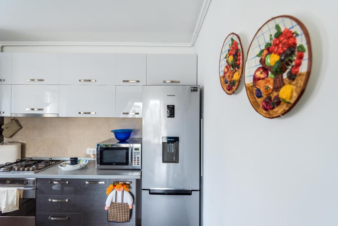 Apartamento Lovely Chic Studio, On A Beautiful Promenade Braşov Exterior foto